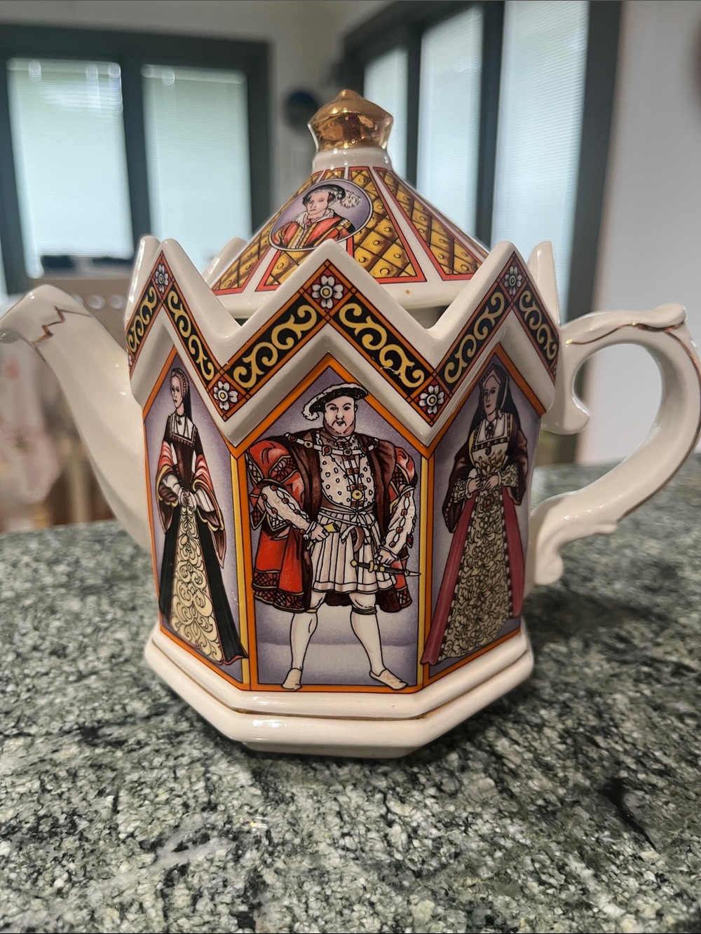 Sandler White Ceramic King Henry VIII & His Six Wives Plaque note chip on lid